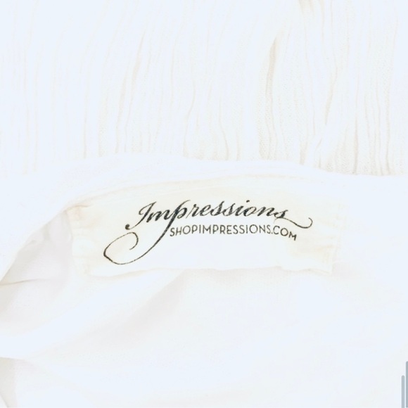 IMPRESSIONS White Crinkled Maxi
Dress with embroidery - Picture 5 of 5